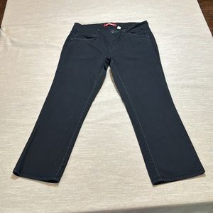 UnionBay  Women’s black pants. Size 9. Waist is 30”  Inseam is 23.5”